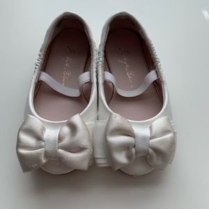 GUC Ruby bloom toddler white shoe